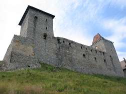 Fotografie hradu Kašperk. Odkaz vede na větší kopii obrázku.
