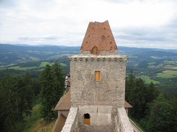 Západní věž hradu Kašperk - fotografie
